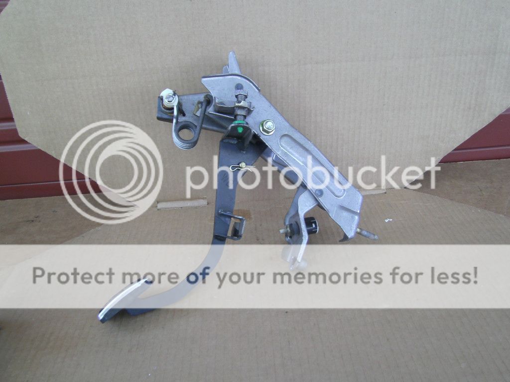 How to remove clutch pedal?